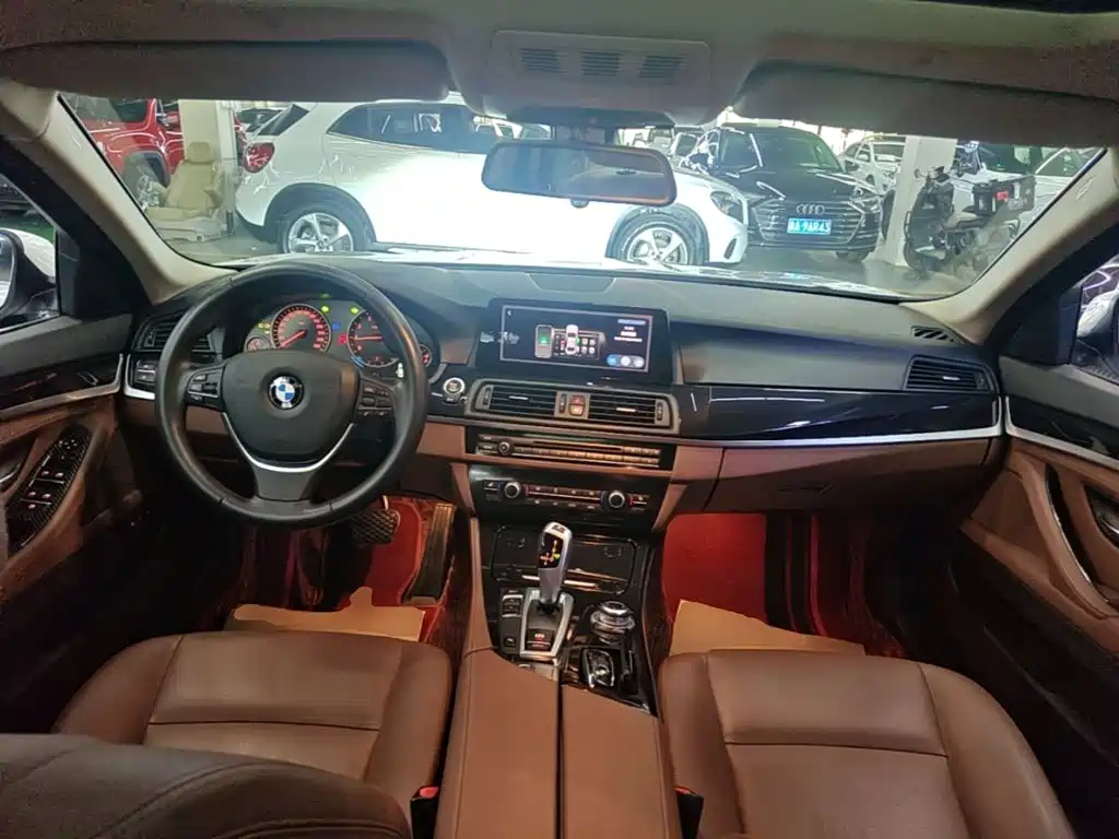 BMW 5 Series — миниатюра 10