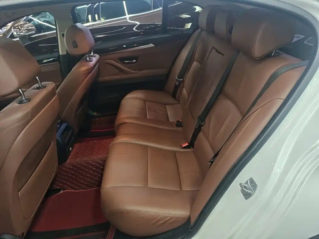 BMW 5 Series — миниатюра 17
