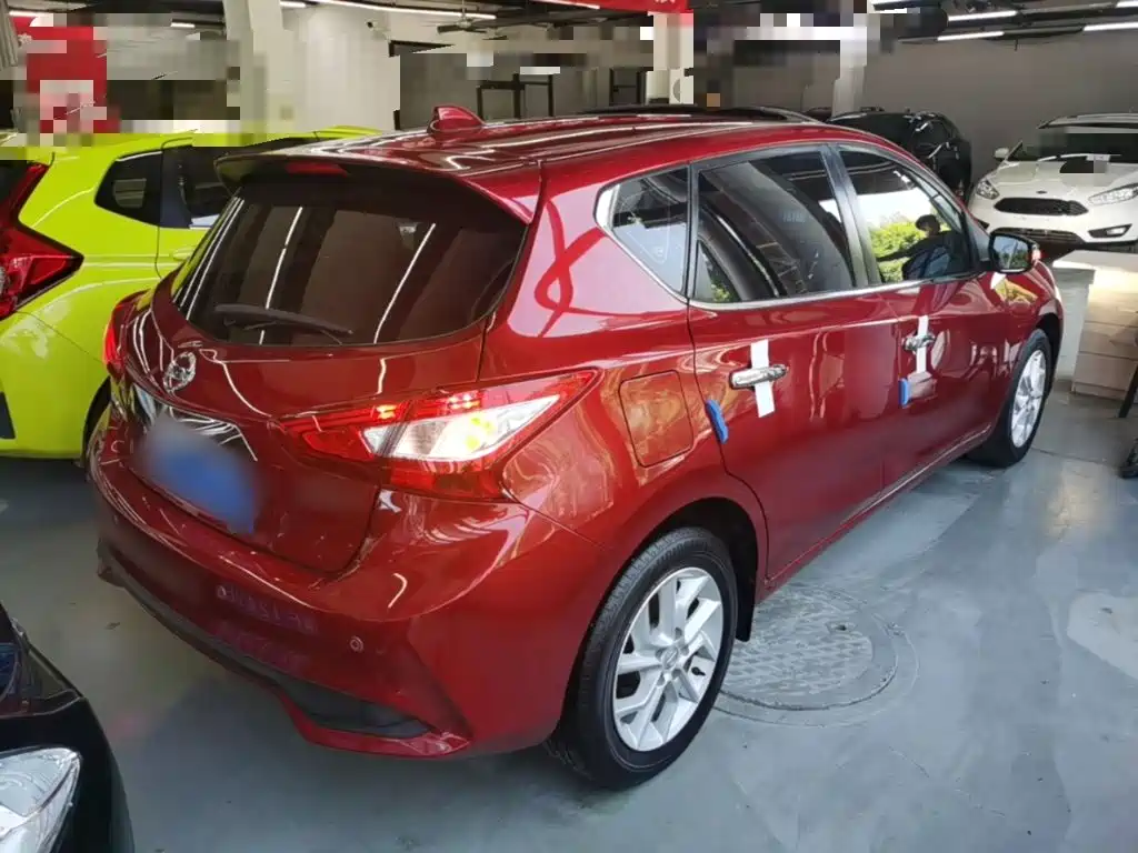 Nissan Tiida — миниатюра 7