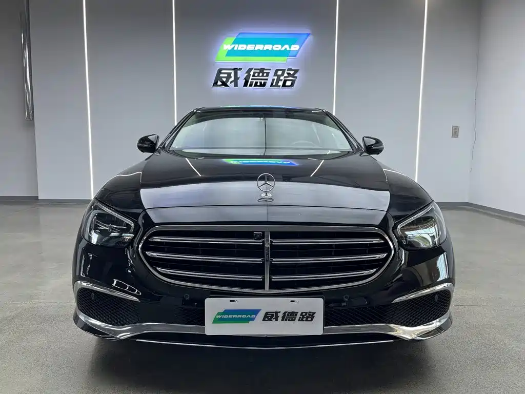 Mercedes-Benz E-Class — миниатюра 2