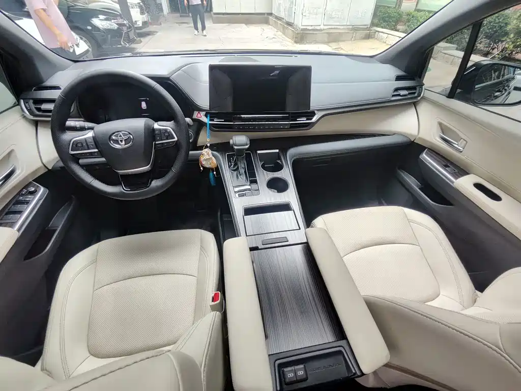 Toyota Sienna — миниатюра 6