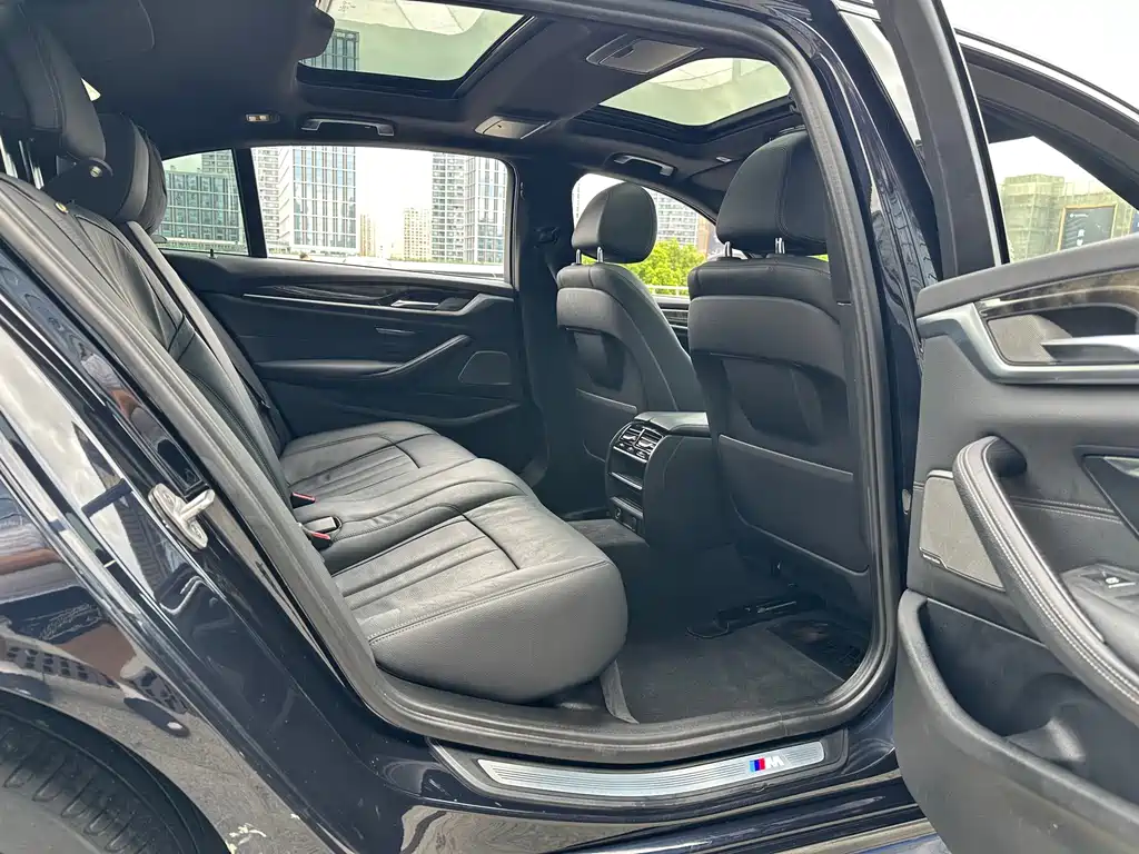 BMW 5 Series — миниатюра 26