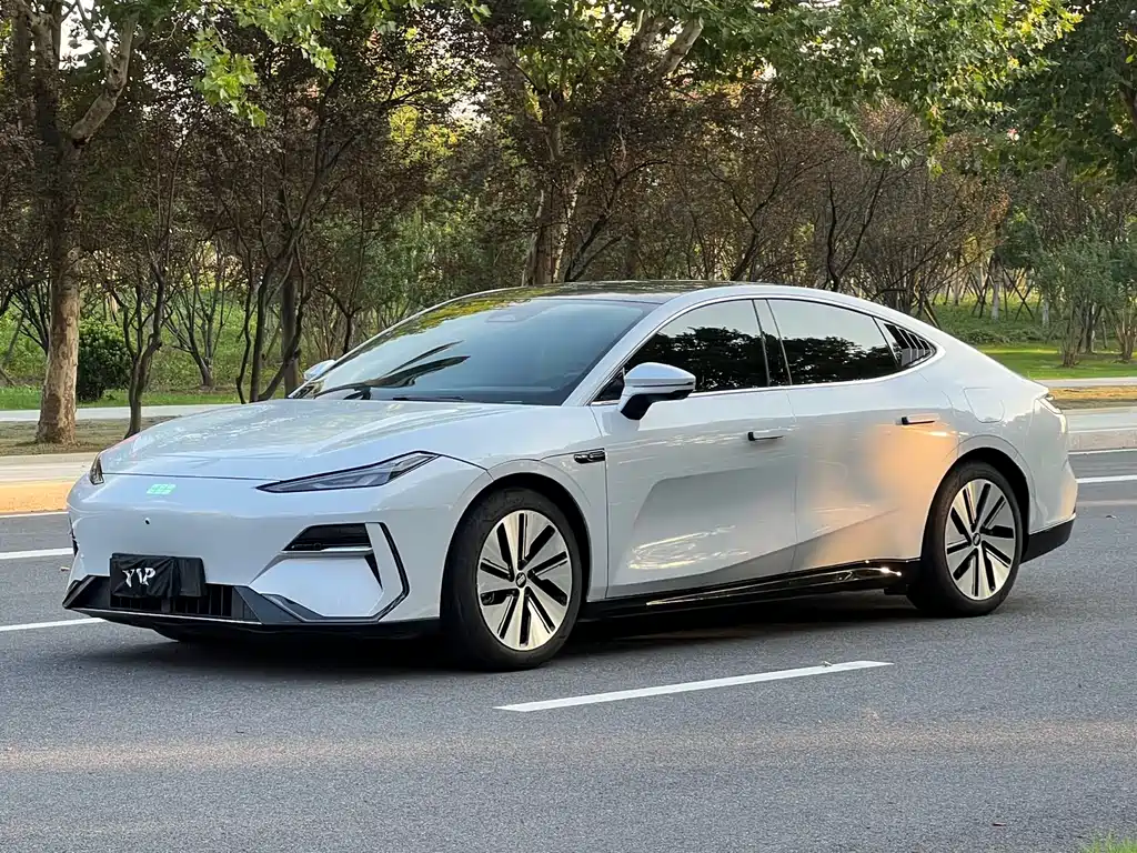 GEELY GALAXY GALAXY E8