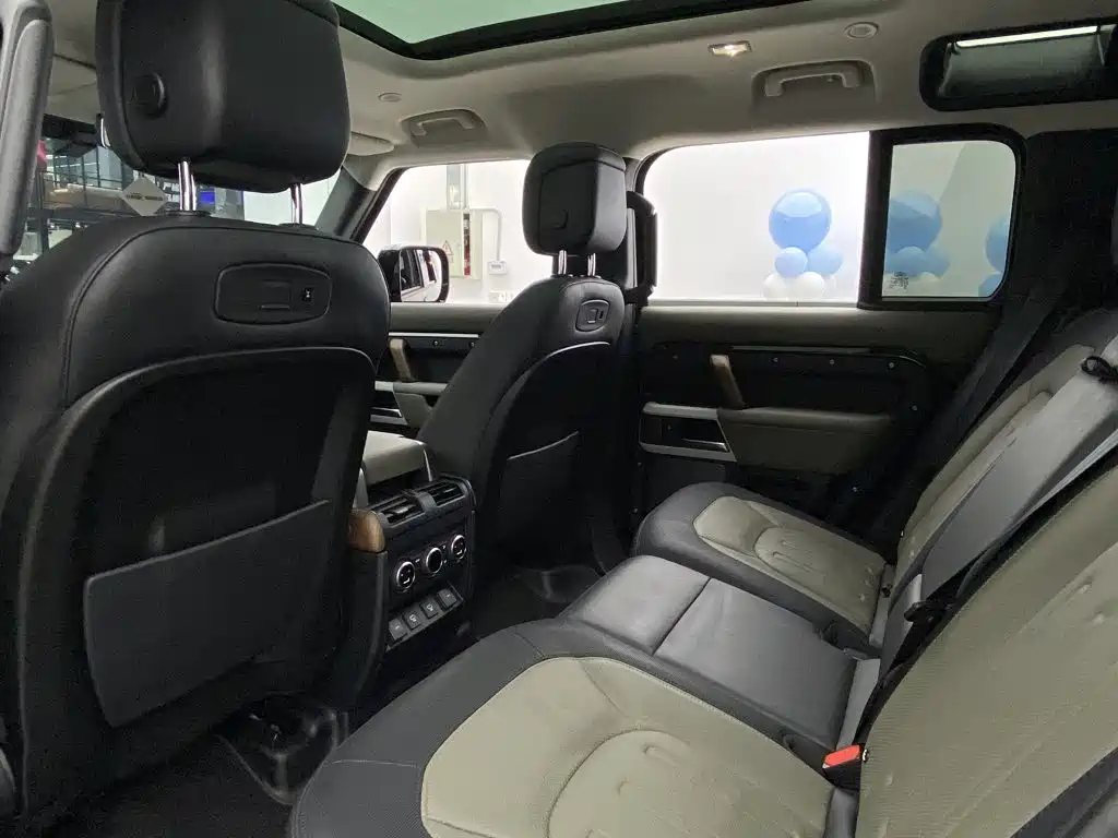 Land Rover Defender — миниатюра 28