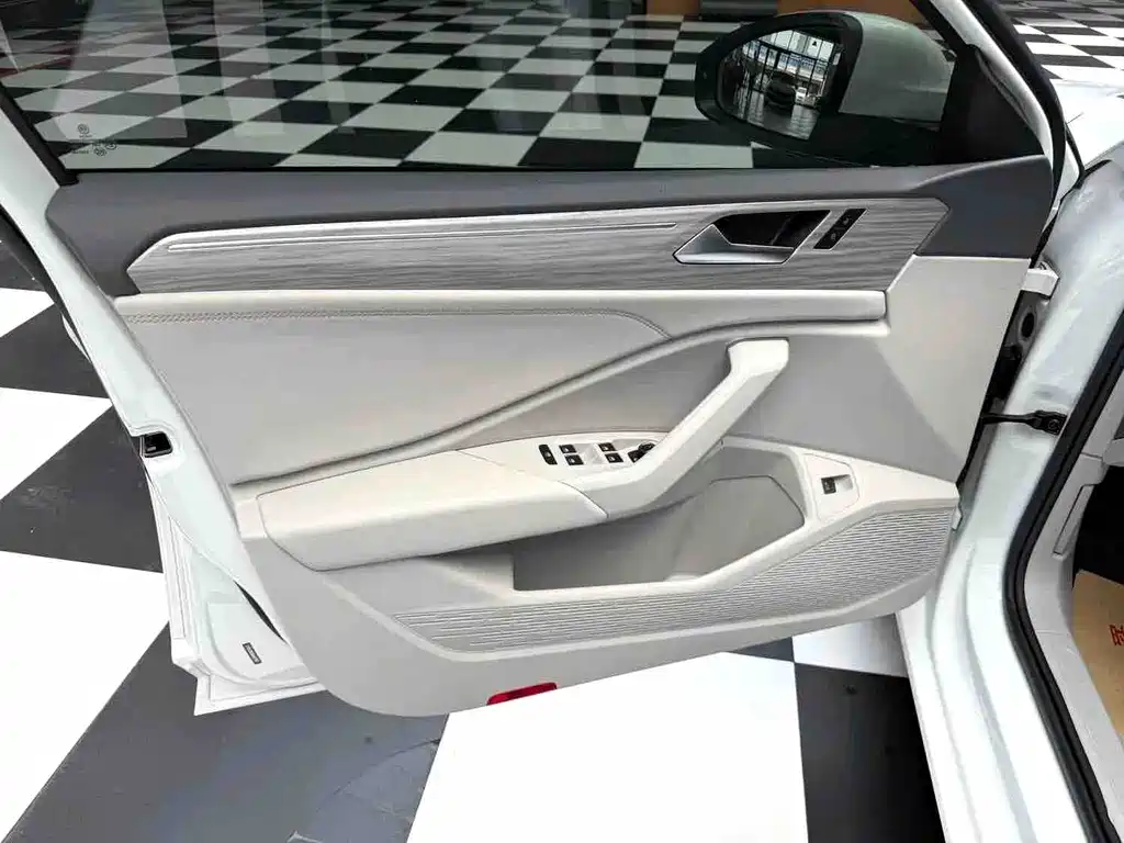 Volkswagen Sagitar — миниатюра 6