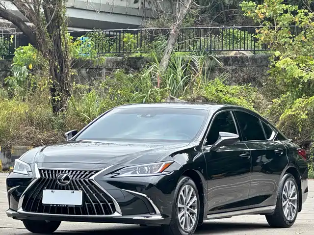 2024 Lexus ES