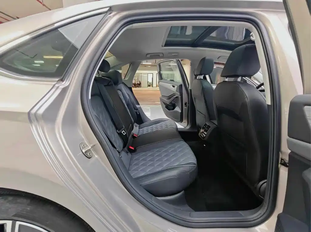 Volkswagen Sagitar — миниатюра 19