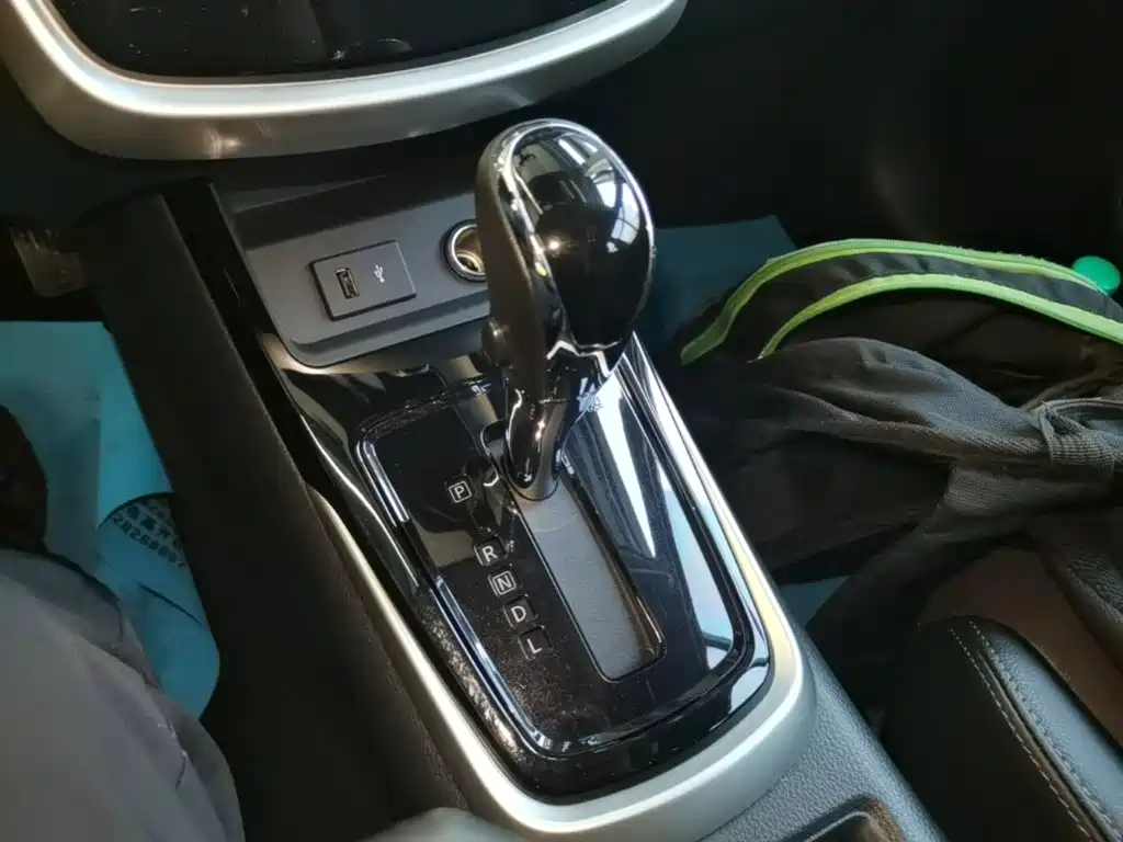 Nissan Tiida — миниатюра 14