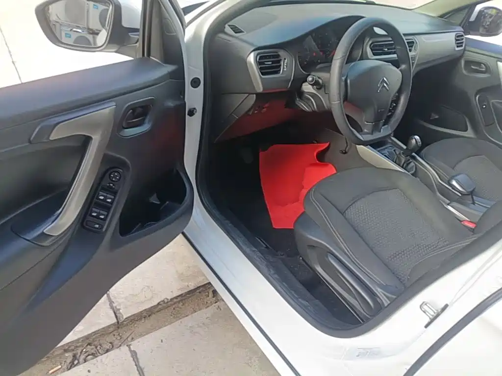 Citroen Elysee — миниатюра 16