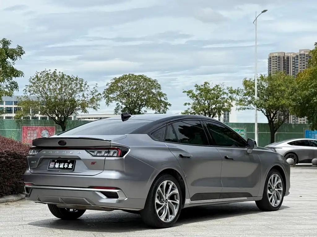 Ford Mondeo — миниатюра 6