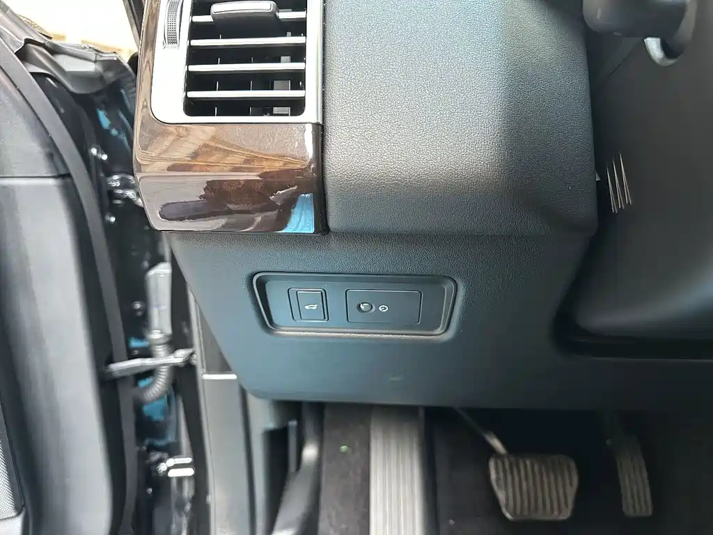 Land Rover Range Rover — миниатюра 16