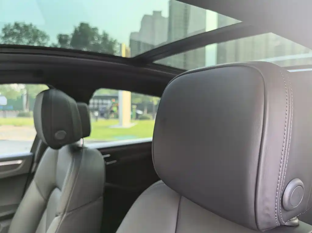 Porsche Macan — миниатюра 8