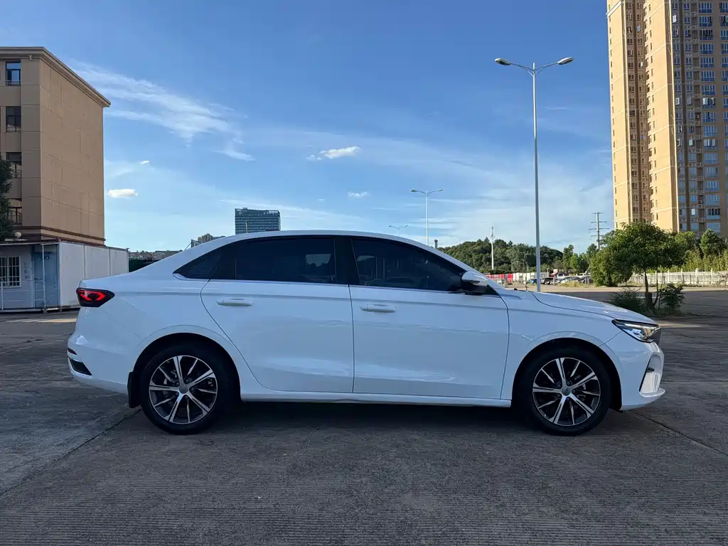Geely Emgrand — миниатюра 9