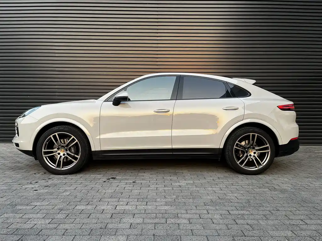 Porsche Cayenne — миниатюра 6