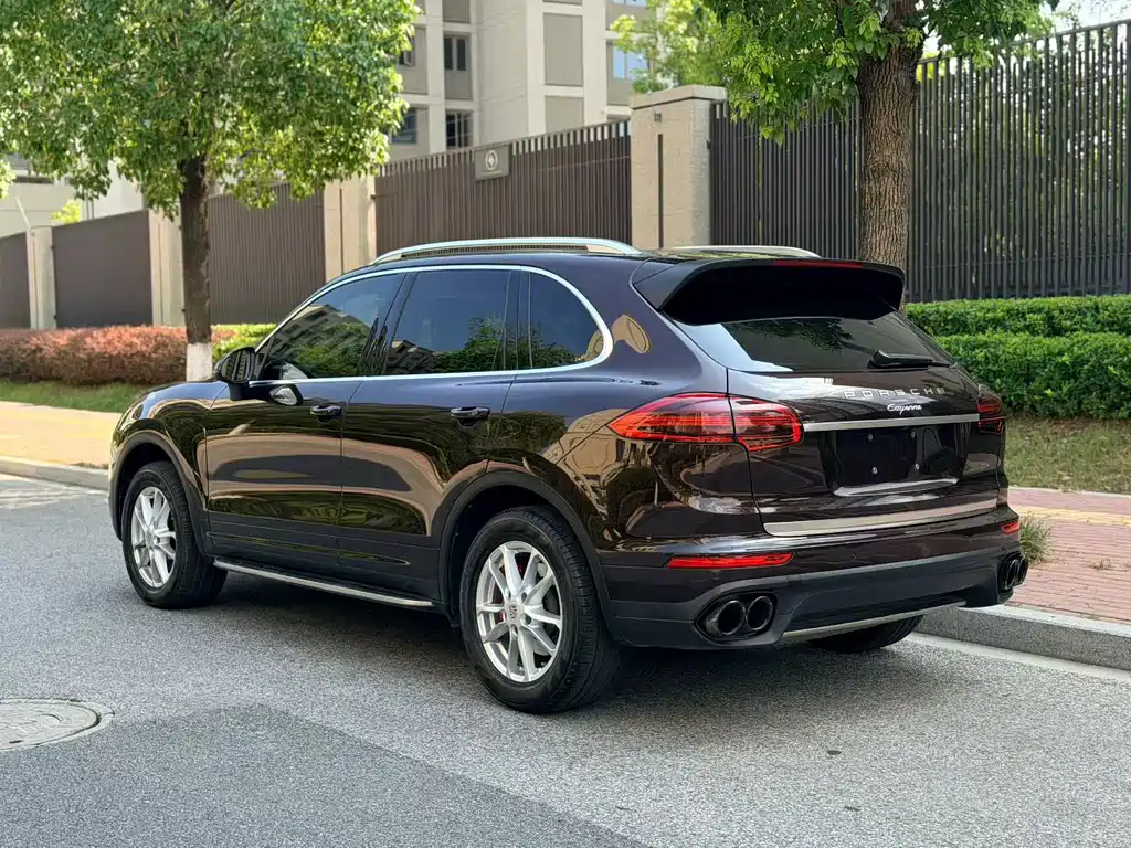 Porsche Cayenne — миниатюра 13