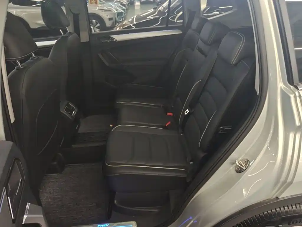 Volkswagen Tiguan L PHEV — миниатюра 13