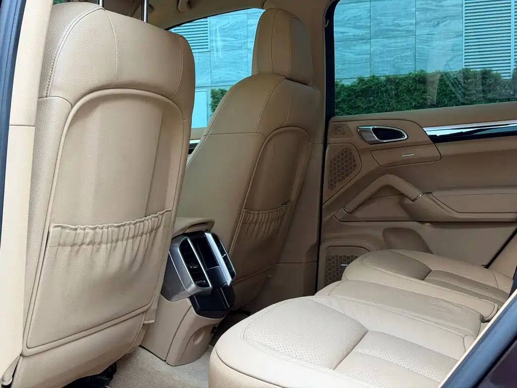 Porsche Cayenne — миниатюра 8