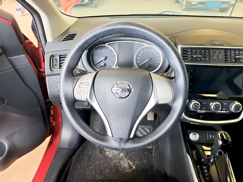Nissan Tiida — миниатюра 11