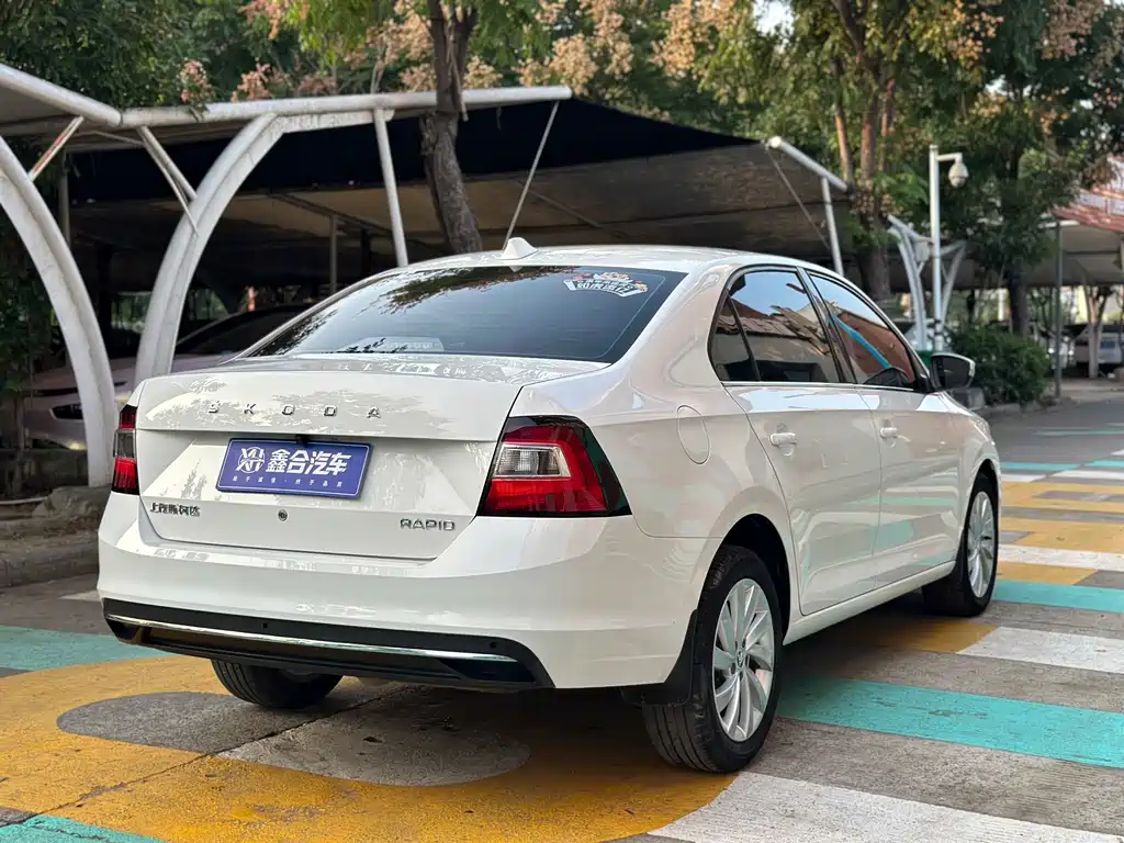 Skoda Rapid — миниатюра 8