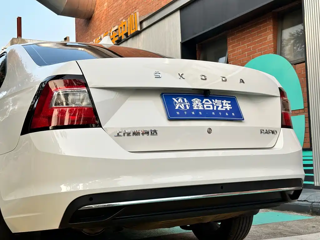 Skoda Rapid — миниатюра 12
