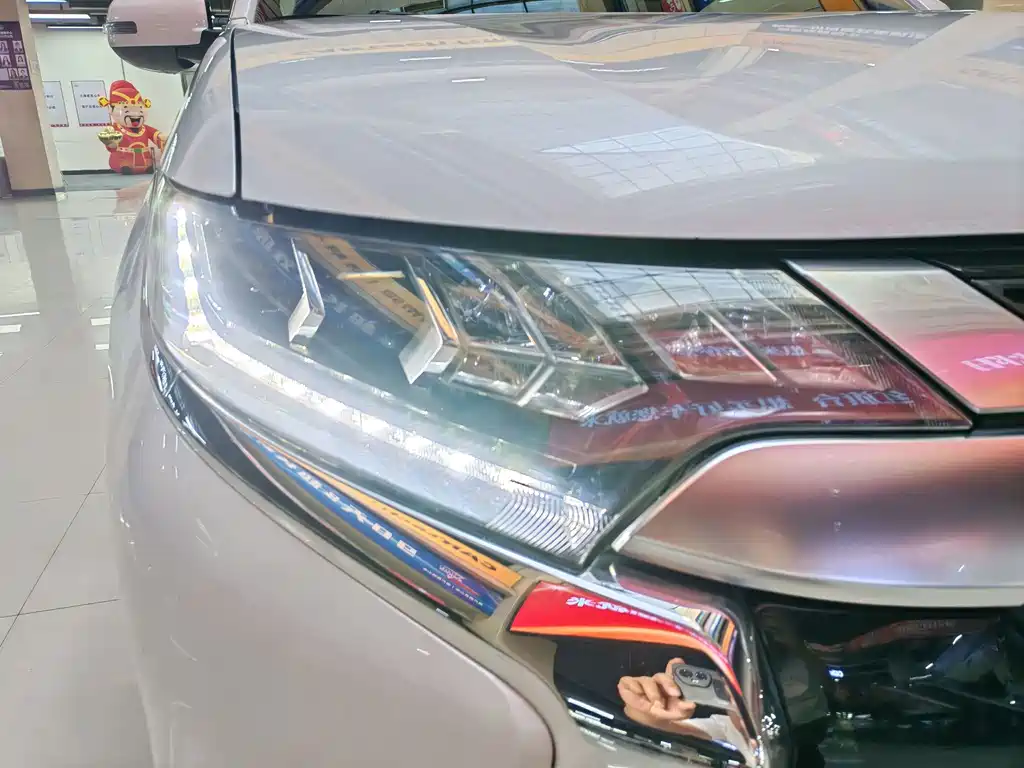 Mitsubishi Outlander — миниатюра 18
