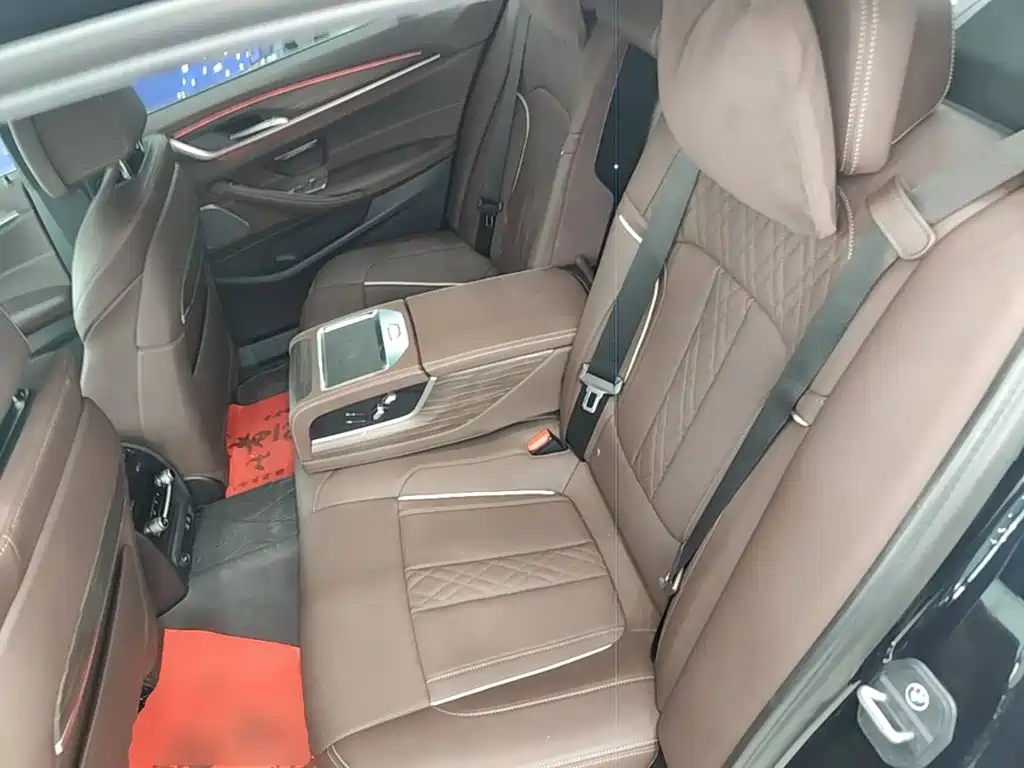 BMW 5 Series — миниатюра 17
