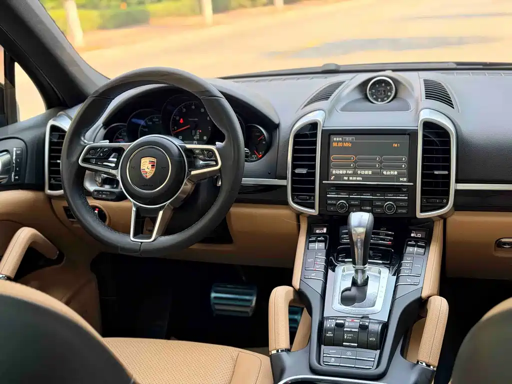 Porsche Cayenne — миниатюра 6