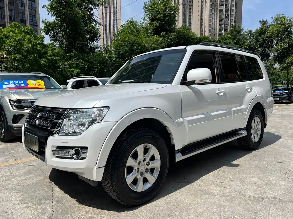 Купить Mitsubishi Pajero (Import)