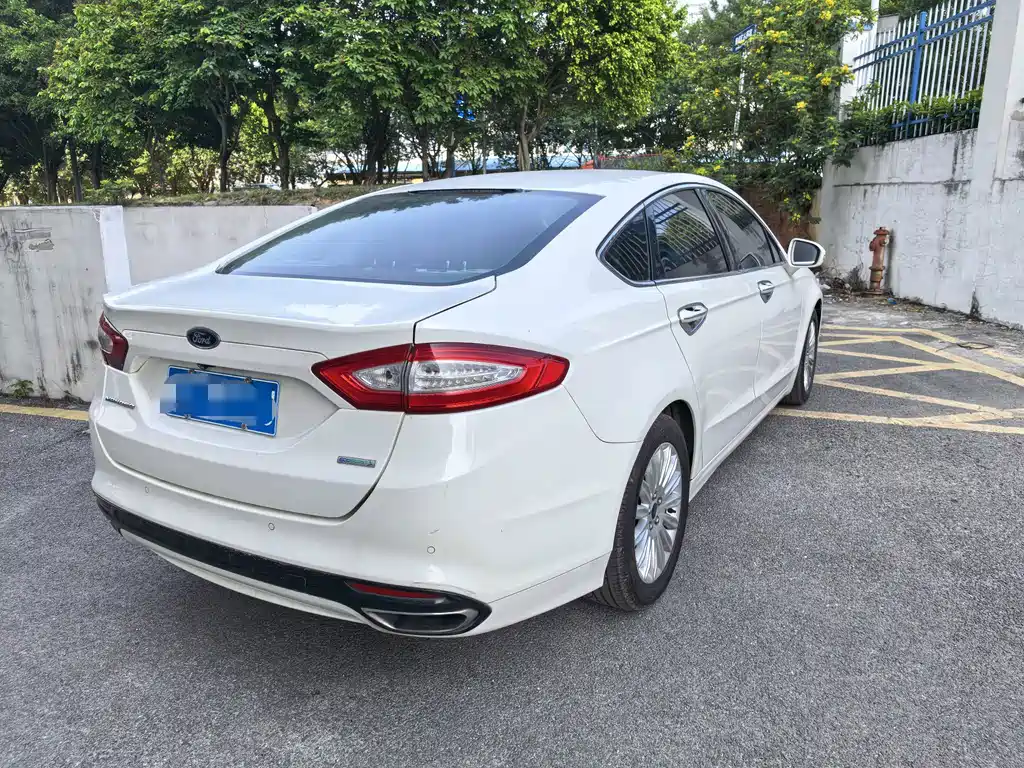 Ford Mondeo — миниатюра 12