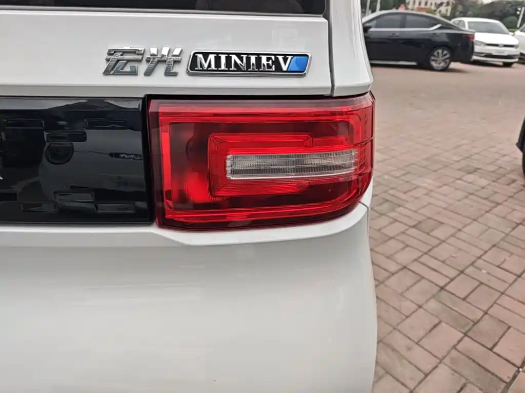 Wuling MINIEV — миниатюра 8