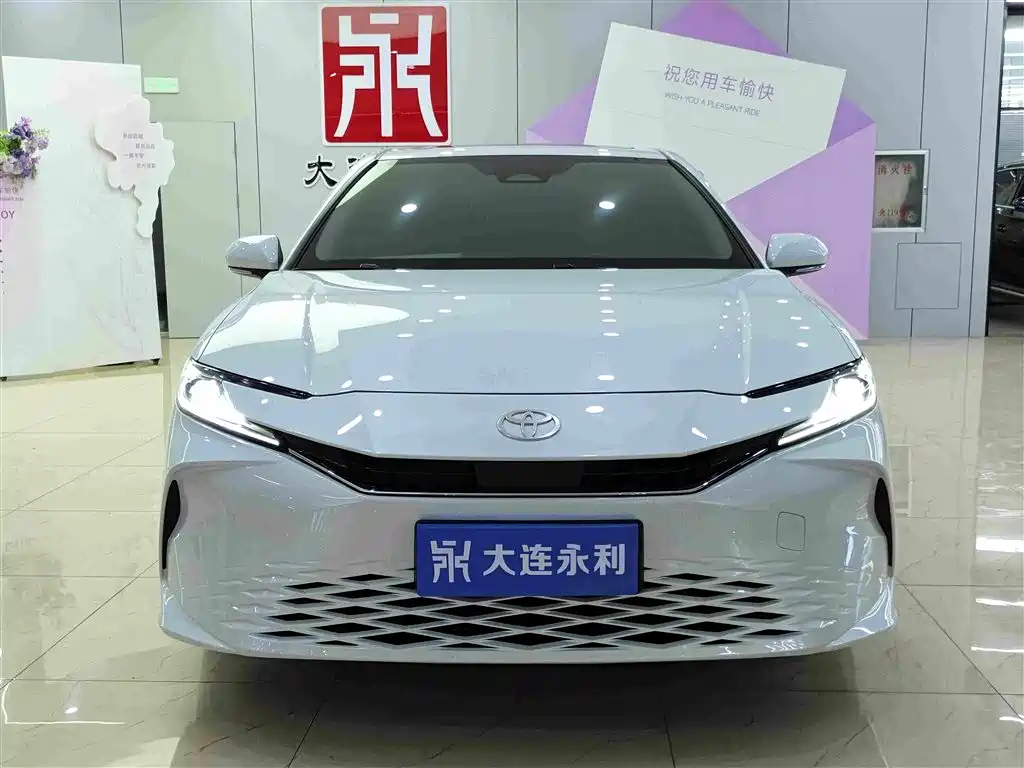 Toyota Camry — миниатюра 2
