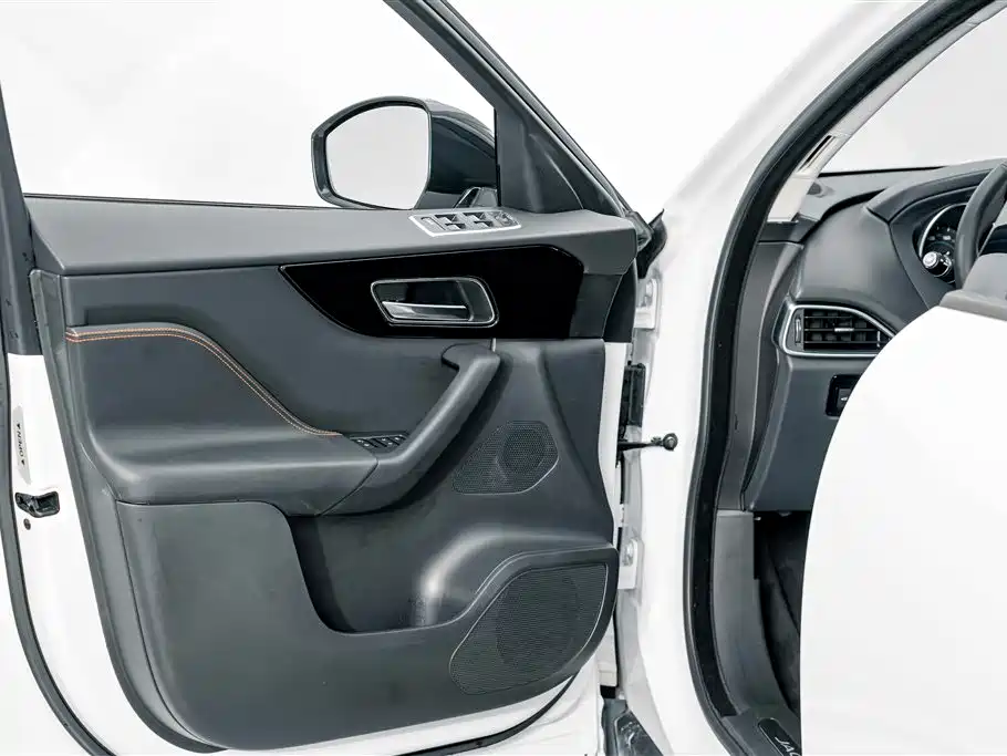 Jaguar F-PACE — миниатюра 18