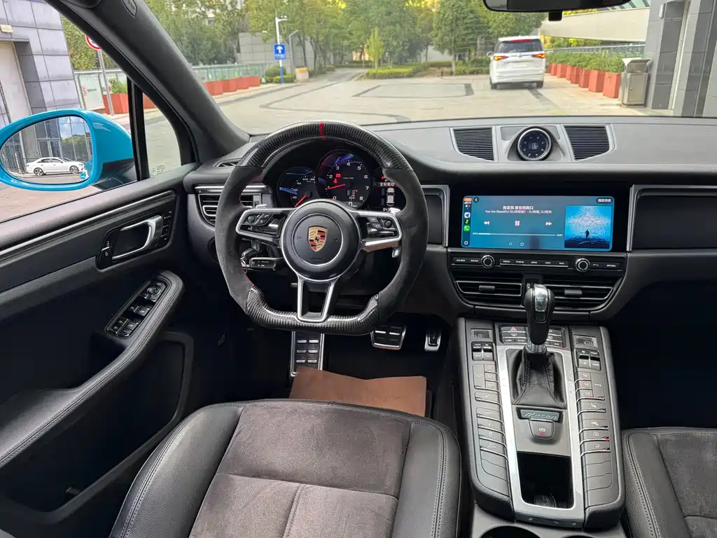 Porsche Macan — миниатюра 13
