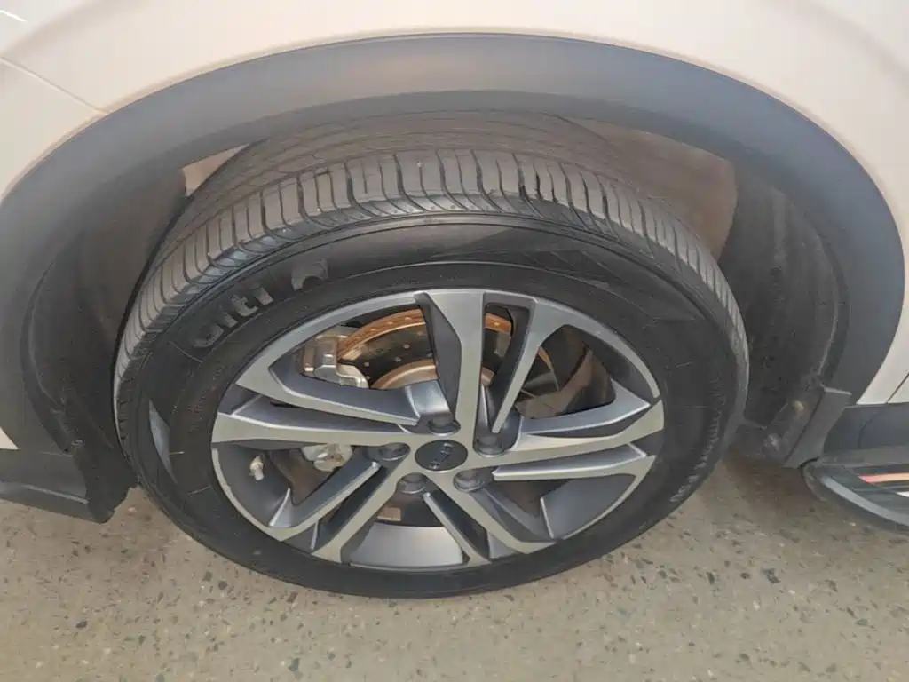 Geely Binyue — миниатюра 23