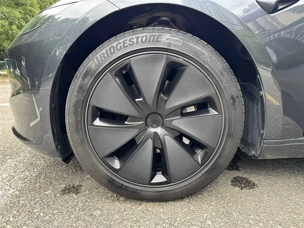 Tesla Model 3 — миниатюра 35