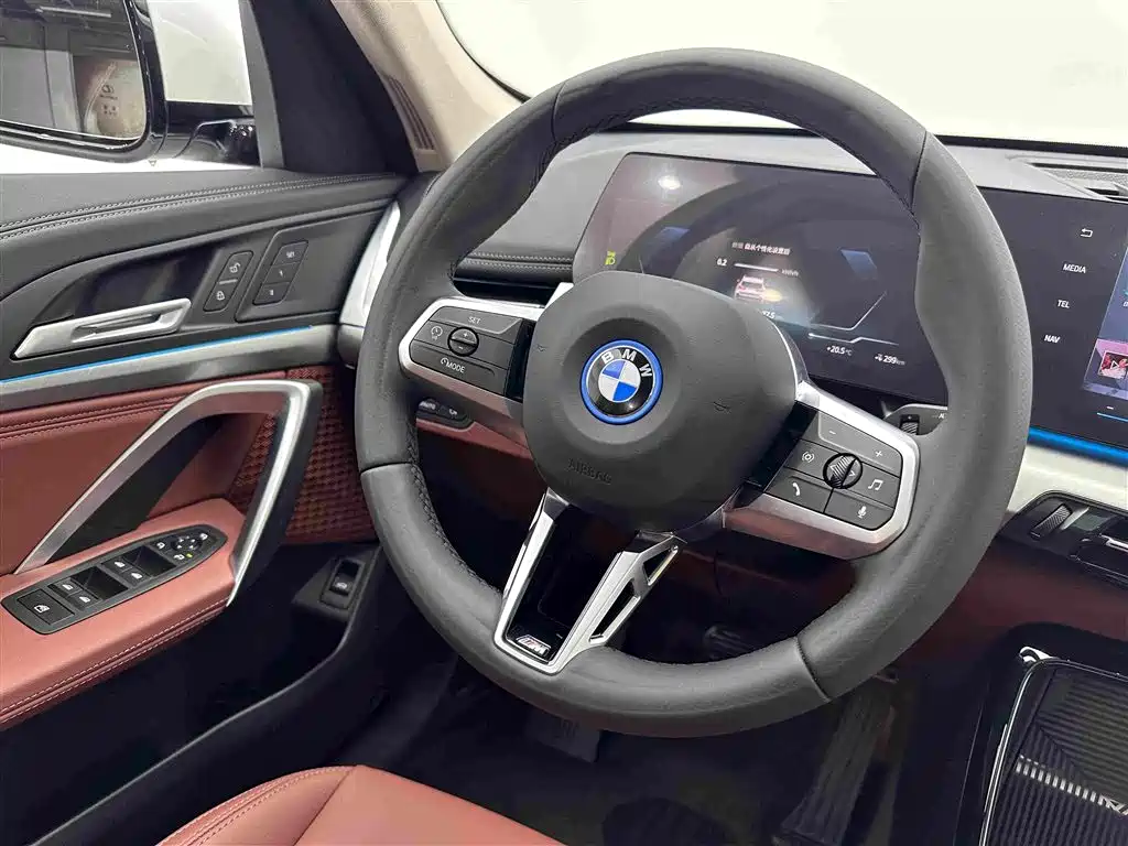 BMW iX1 — миниатюра 10