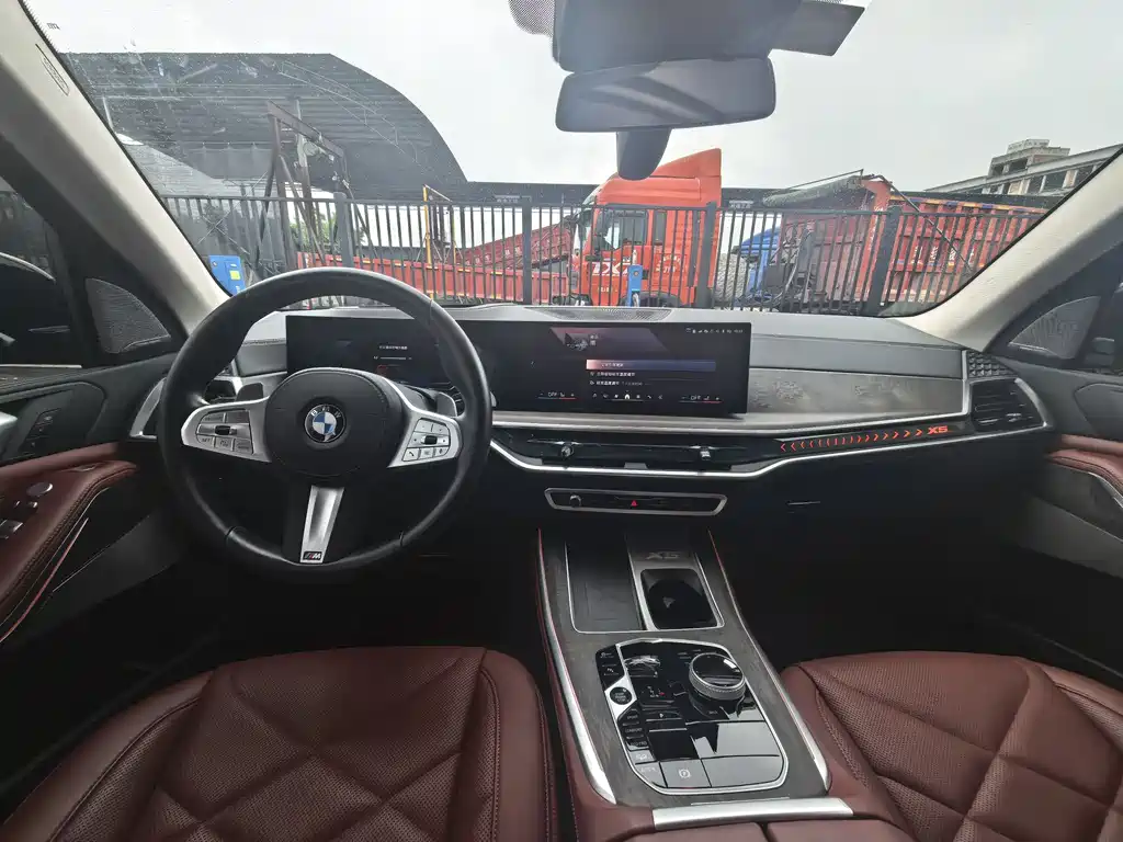 BMW X5 2023 xDrive 30Li Premium M Sport
