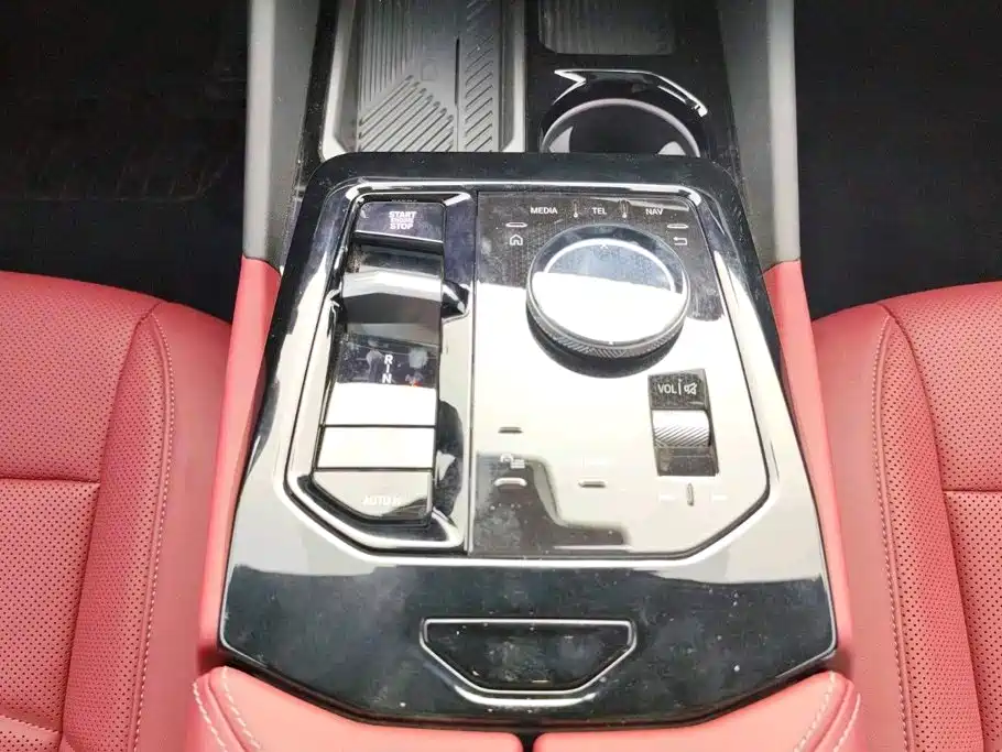 BMW 5 Series — миниатюра 11