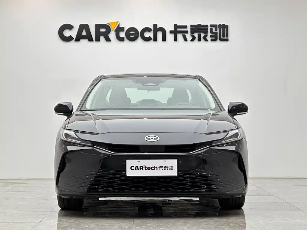 Toyota Camry — миниатюра 7