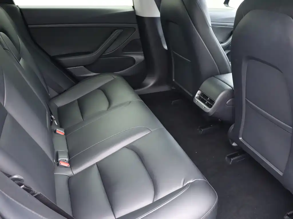 Tesla Model 3 — миниатюра 11