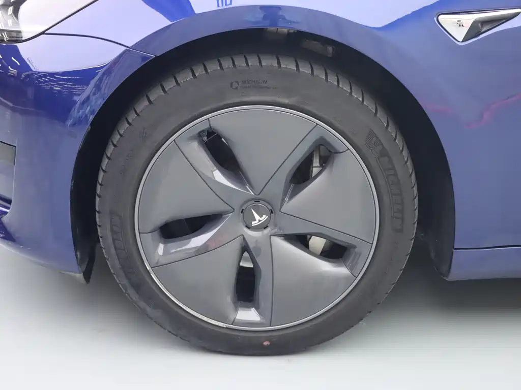 Tesla Model 3 — миниатюра 4