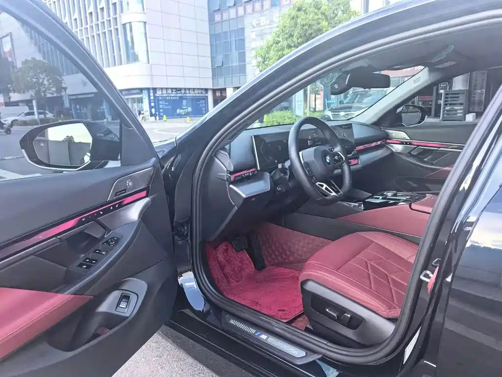 BMW 5 Series — миниатюра 4