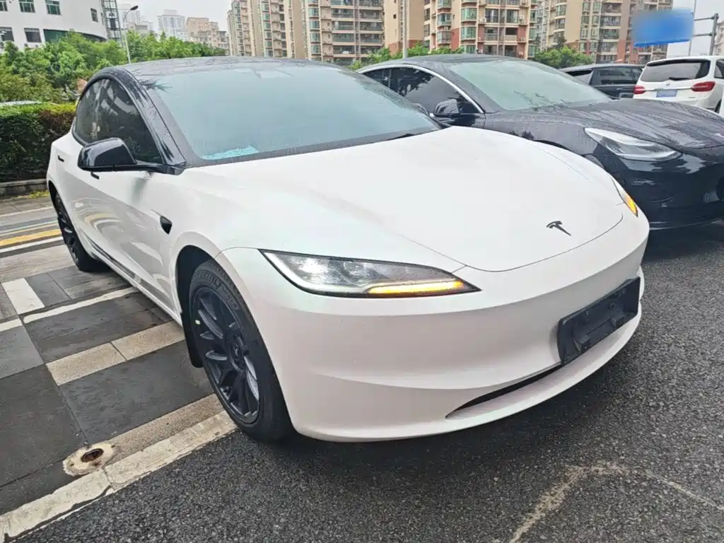 Tesla Model 3 — миниатюра 4