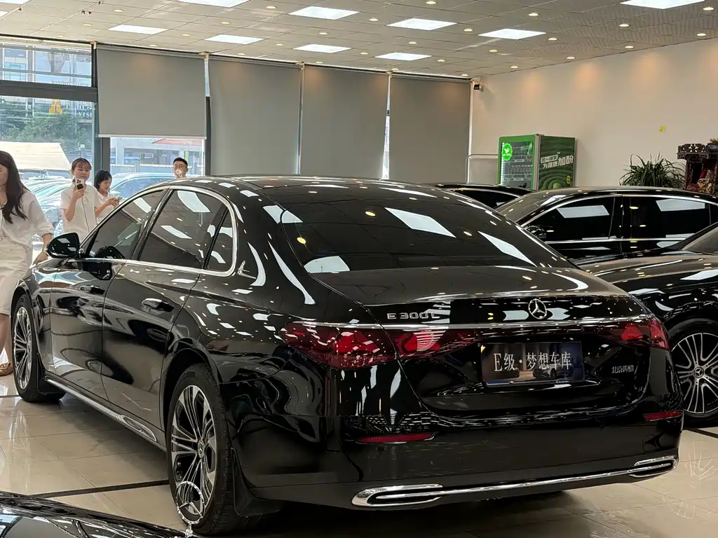 Mercedes-Benz E-Class — миниатюра 4