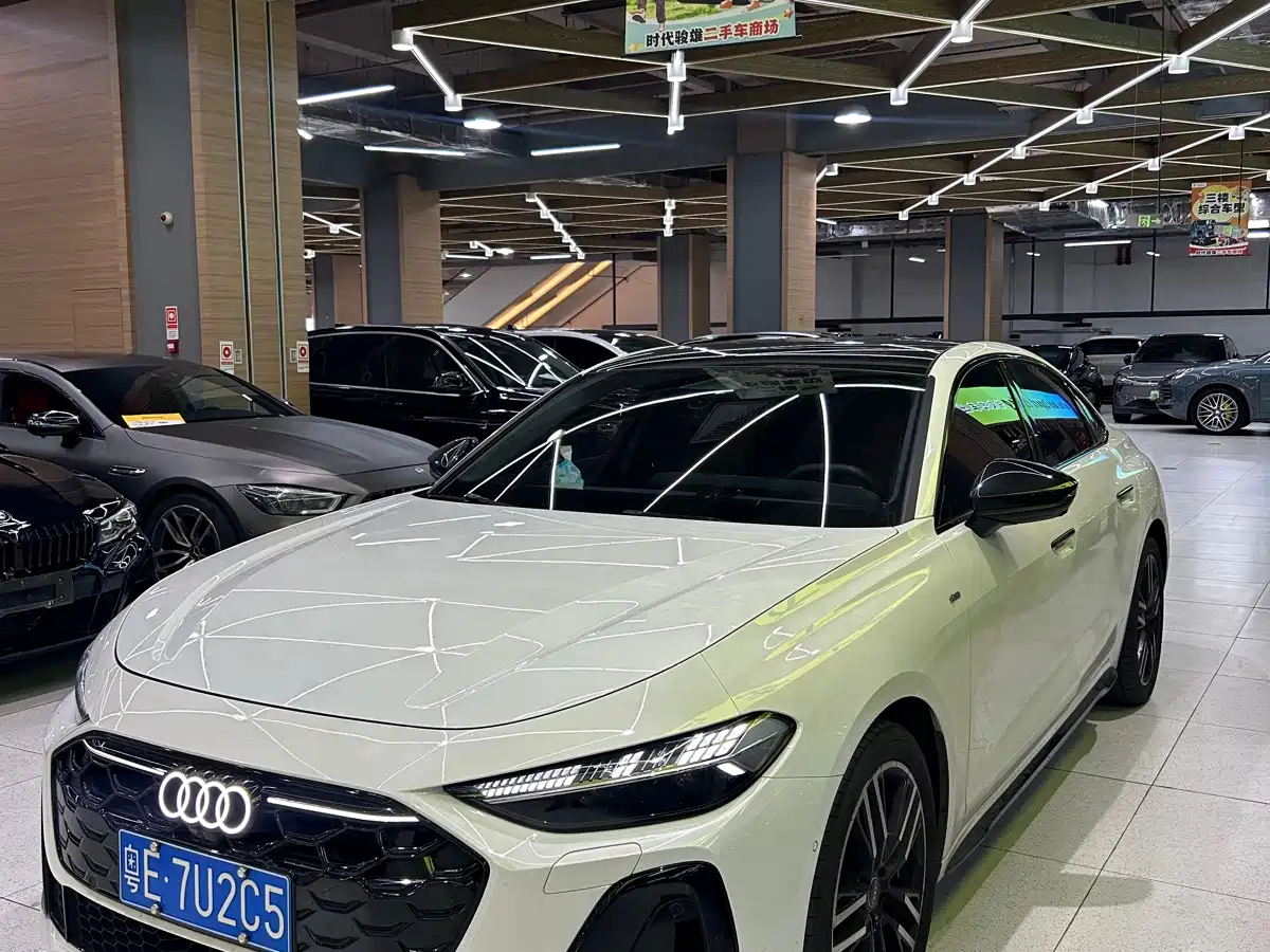 奥迪A5L 2026款 2.0T 运动版 Plus 2025