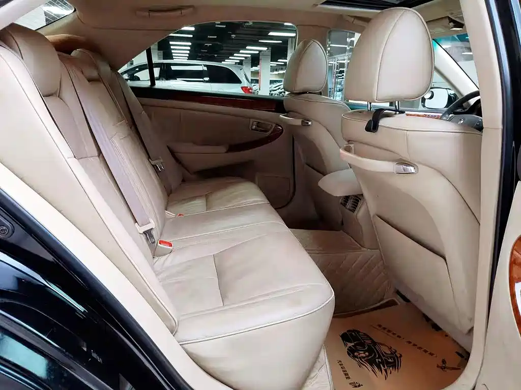 Toyota Crown — миниатюра 12