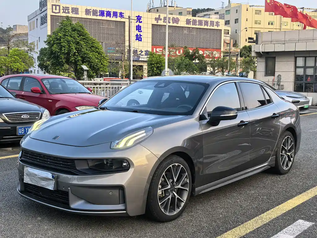Lynk & Co 03