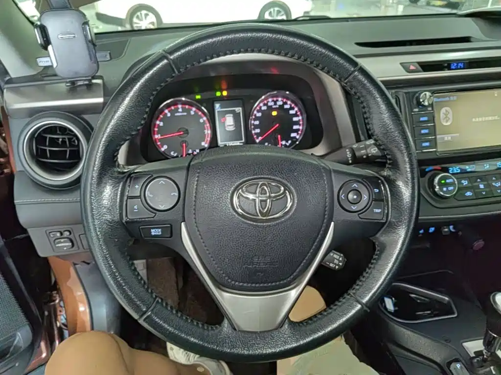 Toyota RAV4 — миниатюра 11