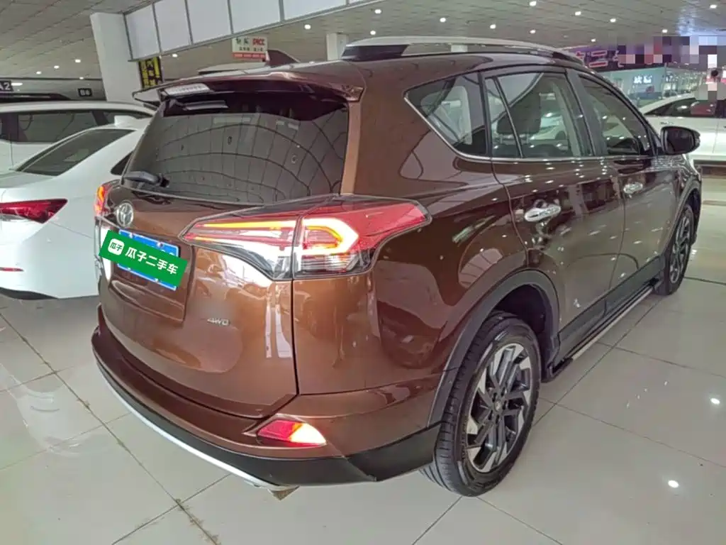 Toyota RAV4 — миниатюра 7