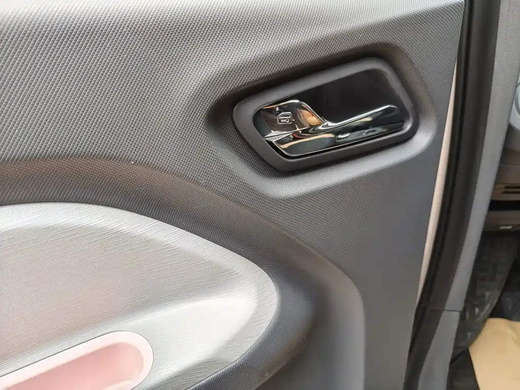 Wuling MINIEV — миниатюра 13